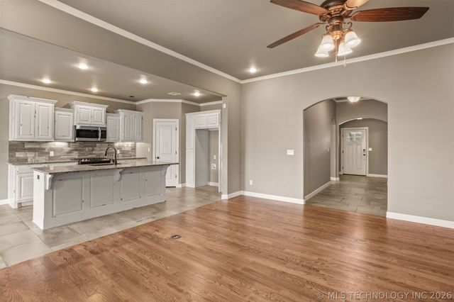 8110 N 77 East Avenue, Owasso, OK 74055