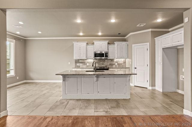 8110 N 77 East Avenue, Owasso, OK 74055
