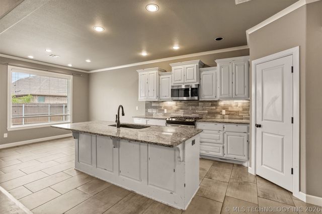 8110 N 77 East Avenue, Owasso, OK 74055