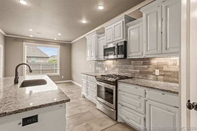 8110 N 77 East Avenue, Owasso, OK 74055