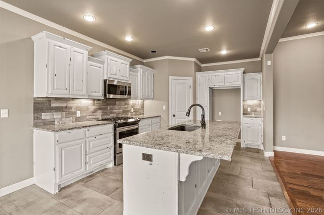 8110 N 77 East Avenue, Owasso, OK 74055