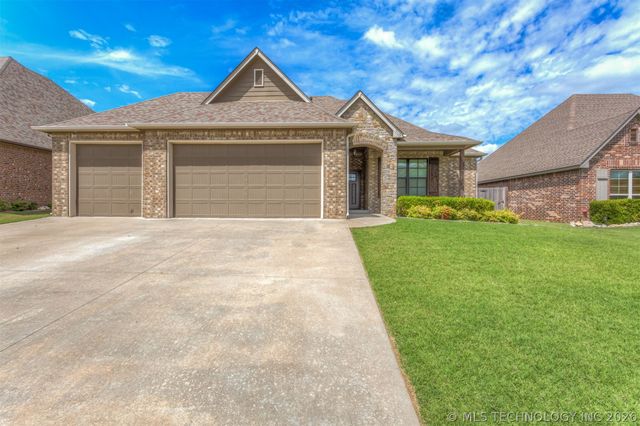 8110 N 77 East Avenue, Owasso, OK 74055