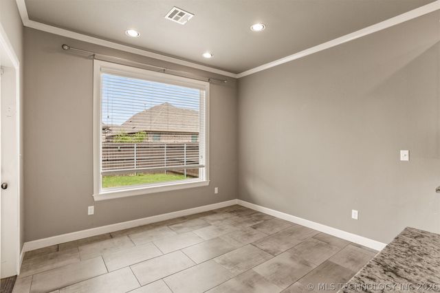 8110 N 77 East Avenue, Owasso, OK 74055