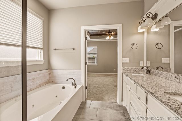 8110 N 77 East Avenue, Owasso, OK 74055