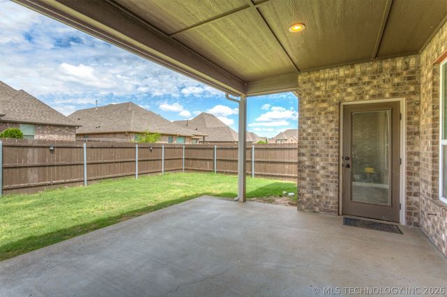 8110 N 77 East Avenue, Owasso, OK 74055