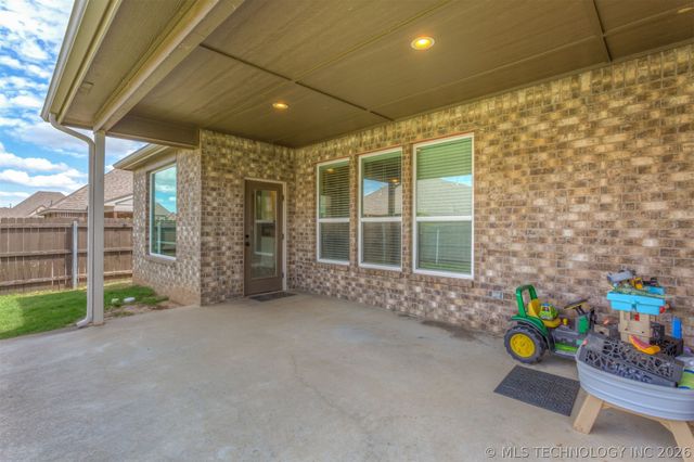 8110 N 77 East Avenue, Owasso, OK 74055