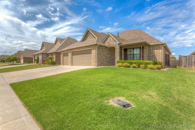 8110 N 77 East Avenue, Owasso, OK 74055