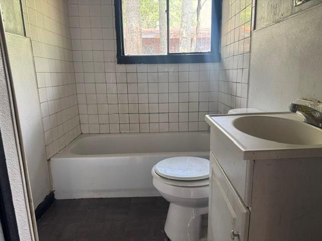 1556 Fleetwood Drive E, Mobile, AL 36605