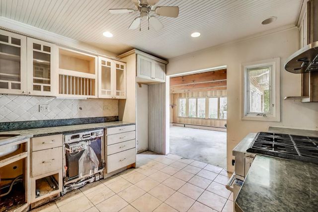 403 Dalton Avenue, Mundelein, IL 60060