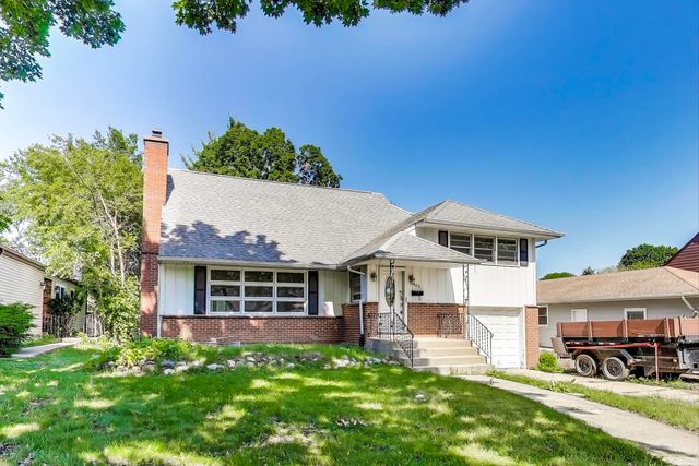 403 Dalton Avenue, Mundelein, IL 60060