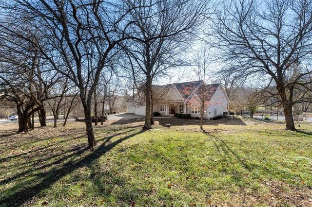 28098 Overbrook Road, Paola, KS 66071