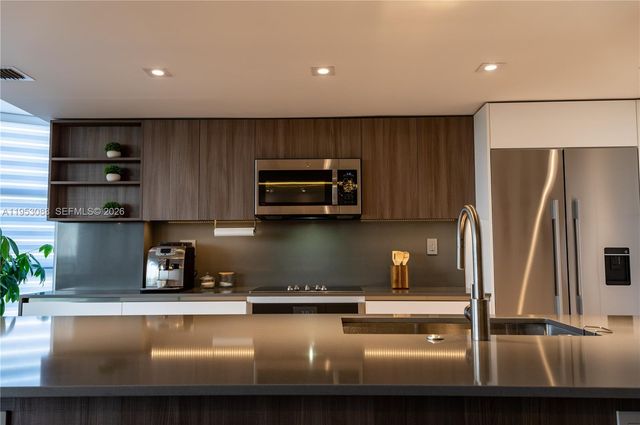 1000 Quayside Ter 801, Miami, FL 33138