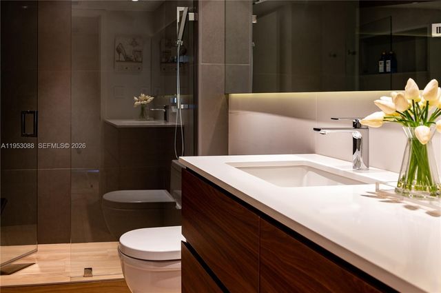 1000 Quayside Ter 801, Miami, FL 33138