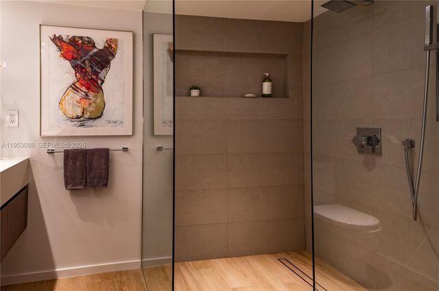 1000 Quayside Ter 801, Miami, FL 33138