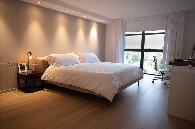 1000 Quayside Ter 801, Miami, FL 33138