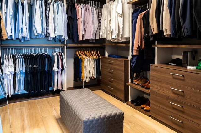 1000 Quayside Ter 801, Miami, FL 33138