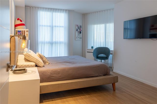 1000 Quayside Ter 801, Miami, FL 33138