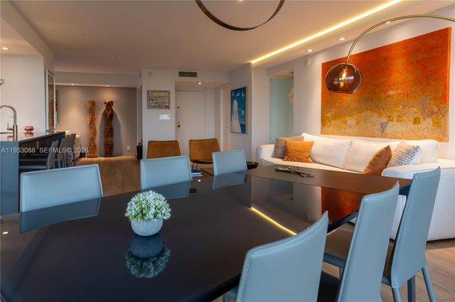 1000 Quayside Ter 801, Miami, FL 33138