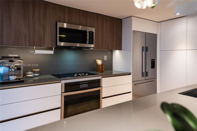 1000 Quayside Ter 801, Miami, FL 33138