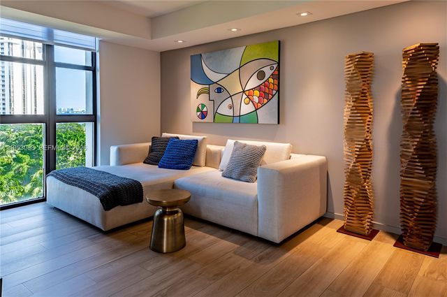 1000 Quayside Ter 801, Miami, FL 33138