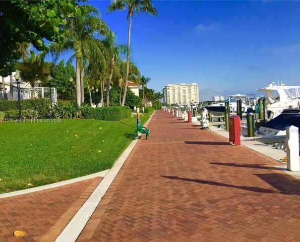 1000 Quayside Ter 801, Miami, FL 33138
