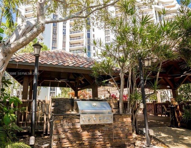 1000 Quayside Ter 801, Miami, FL 33138