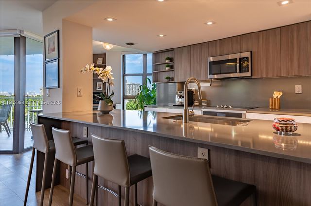 1000 Quayside Ter 801, Miami, FL 33138