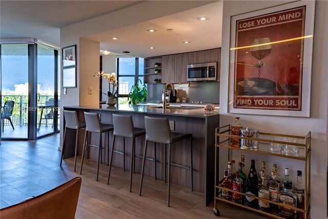 1000 Quayside Ter 801, Miami, FL 33138