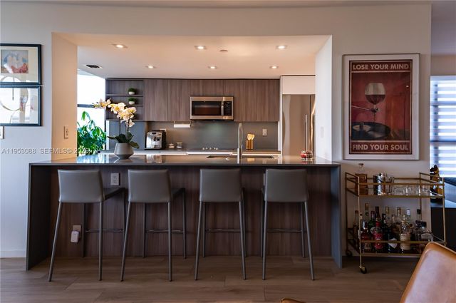 1000 Quayside Ter 801, Miami, FL 33138