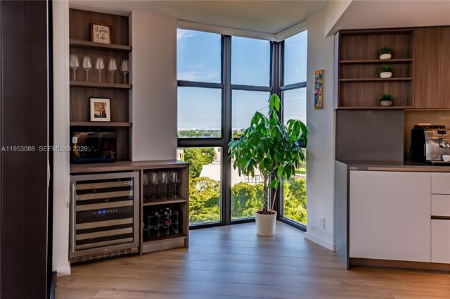 1000 Quayside Ter 801, Miami, FL 33138