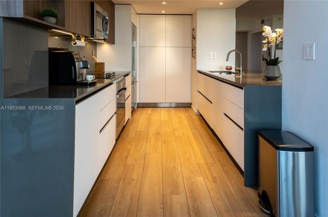 1000 Quayside Ter 801, Miami, FL 33138