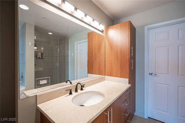 200 West Sahara Avenue 3401, Las Vegas, NV 89102