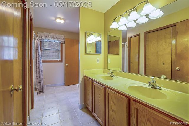 2154 Kingston Drive, Pinckney, MI 48169