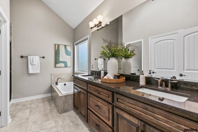 12205 S 73Rd Avenue, Papillion, NE 68046