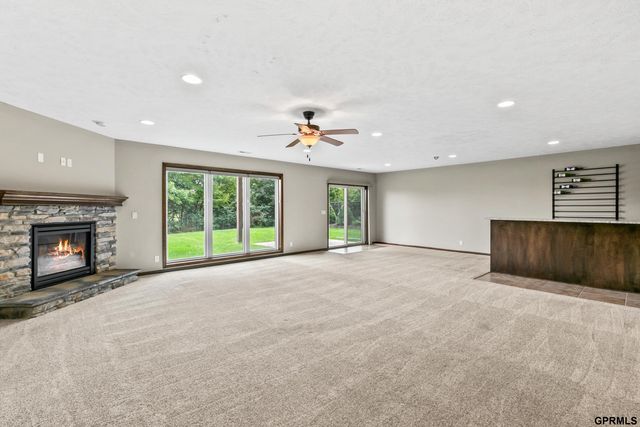 12205 S 73Rd Avenue, Papillion, NE 68046