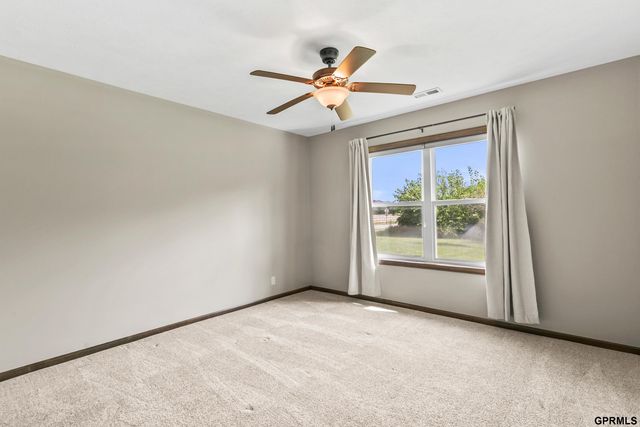 12205 S 73Rd Avenue, Papillion, NE 68046