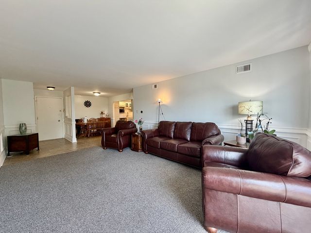 5840 W 104th Street 314, Oak Lawn, IL 60453