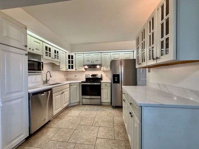 5840 W 104th Street 314, Oak Lawn, IL 60453