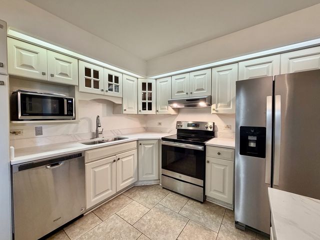 5840 W 104th Street 314, Oak Lawn, IL 60453