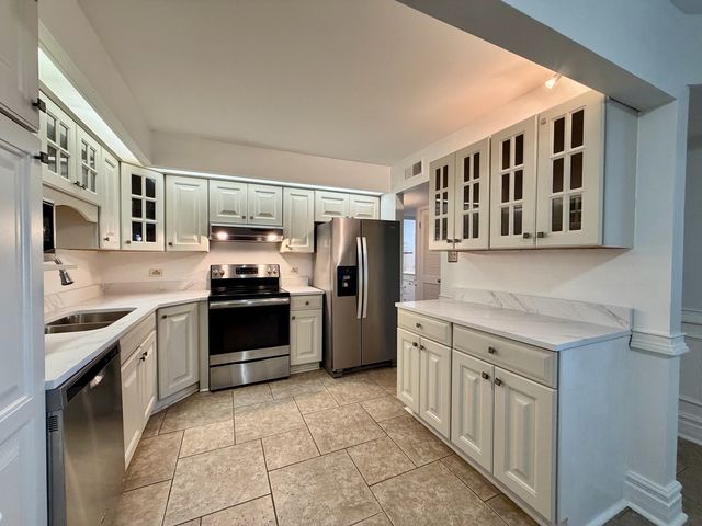5840 W 104th Street 314, Oak Lawn, IL 60453