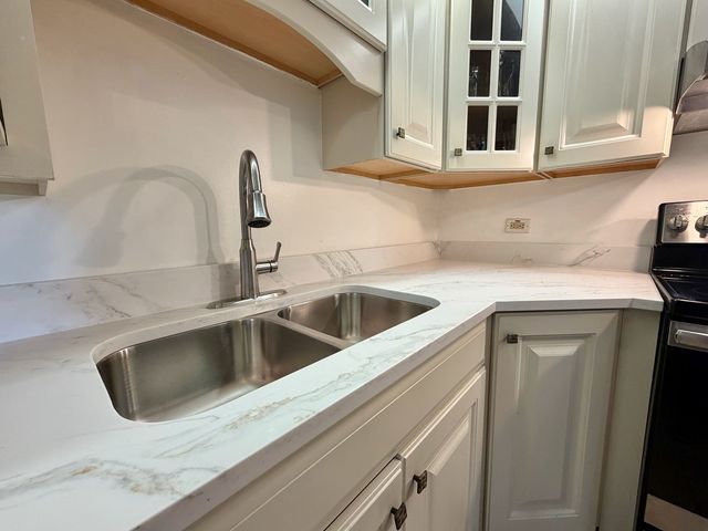 5840 W 104th Street 314, Oak Lawn, IL 60453
