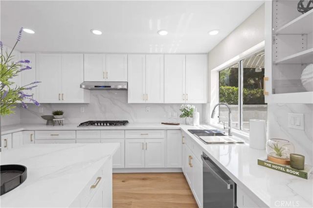 5776 Parkcrest Dr, La Verne, CA 91750