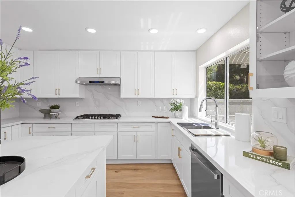 5776 Parkcrest Dr, La Verne, CA 91750