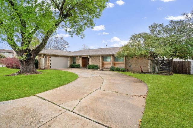 15606 Kingscrest Circle, Dallas, TX 75248