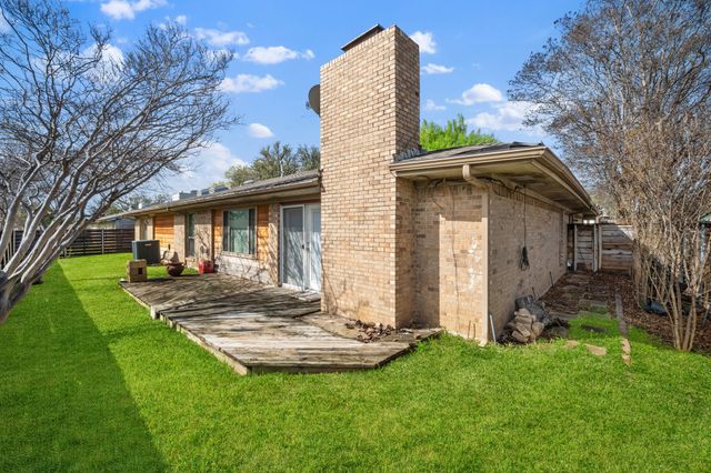 15606 Kingscrest Circle, Dallas, TX 75248