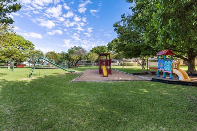 15606 Kingscrest Circle, Dallas, TX 75248