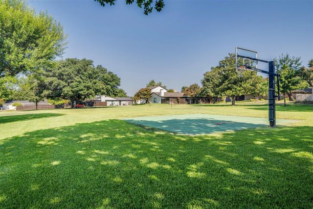 15606 Kingscrest Circle, Dallas, TX 75248