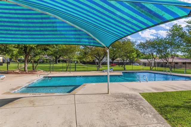 15606 Kingscrest Circle, Dallas, TX 75248