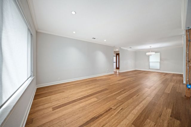 15606 Kingscrest Circle, Dallas, TX 75248