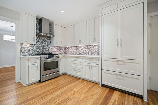 15606 Kingscrest Circle, Dallas, TX 75248